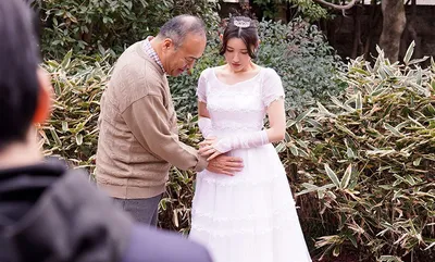 ông xã quá yếu, vợ dù yêu nhưng vẫn thường nện với bố chồng đến có thai